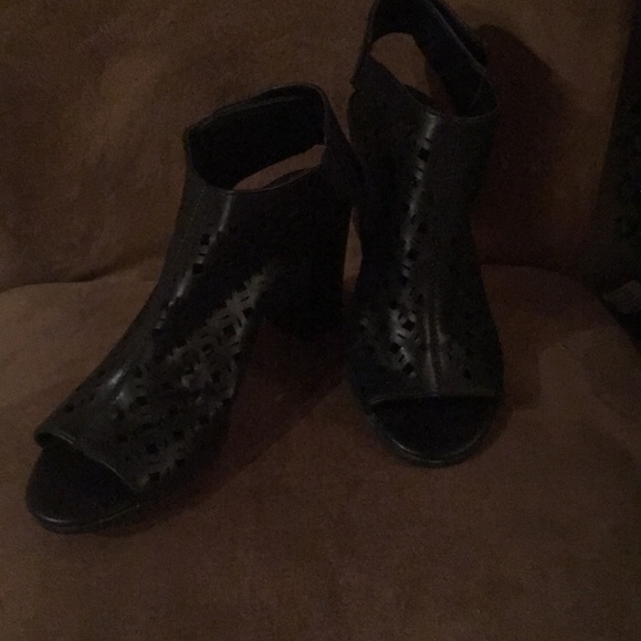 Shoes - Picture 1 of 2